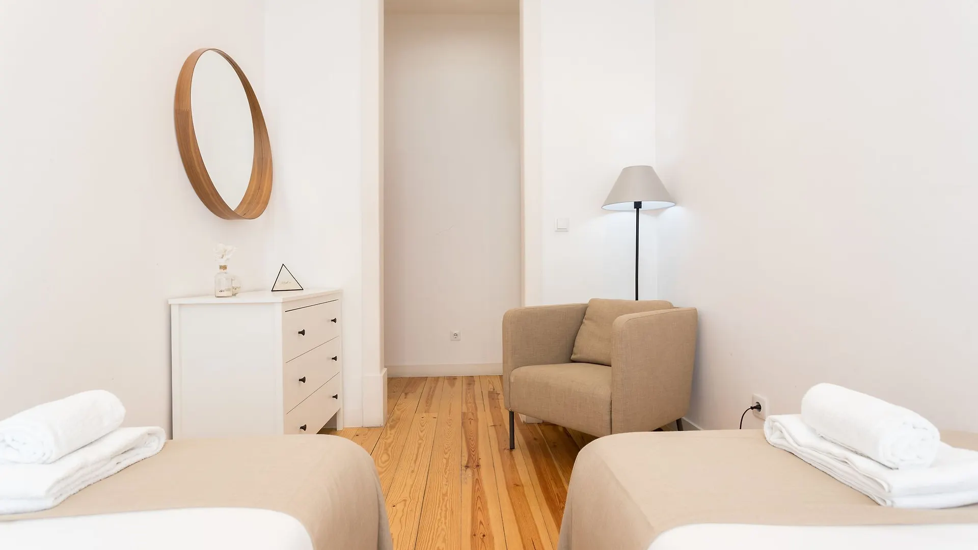 Modern Baixa By Lu Holidays Lisbon Apartment